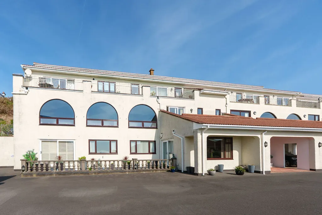 2 bed flat for sale2, King Edward Bay Apartments, Onchan IM3