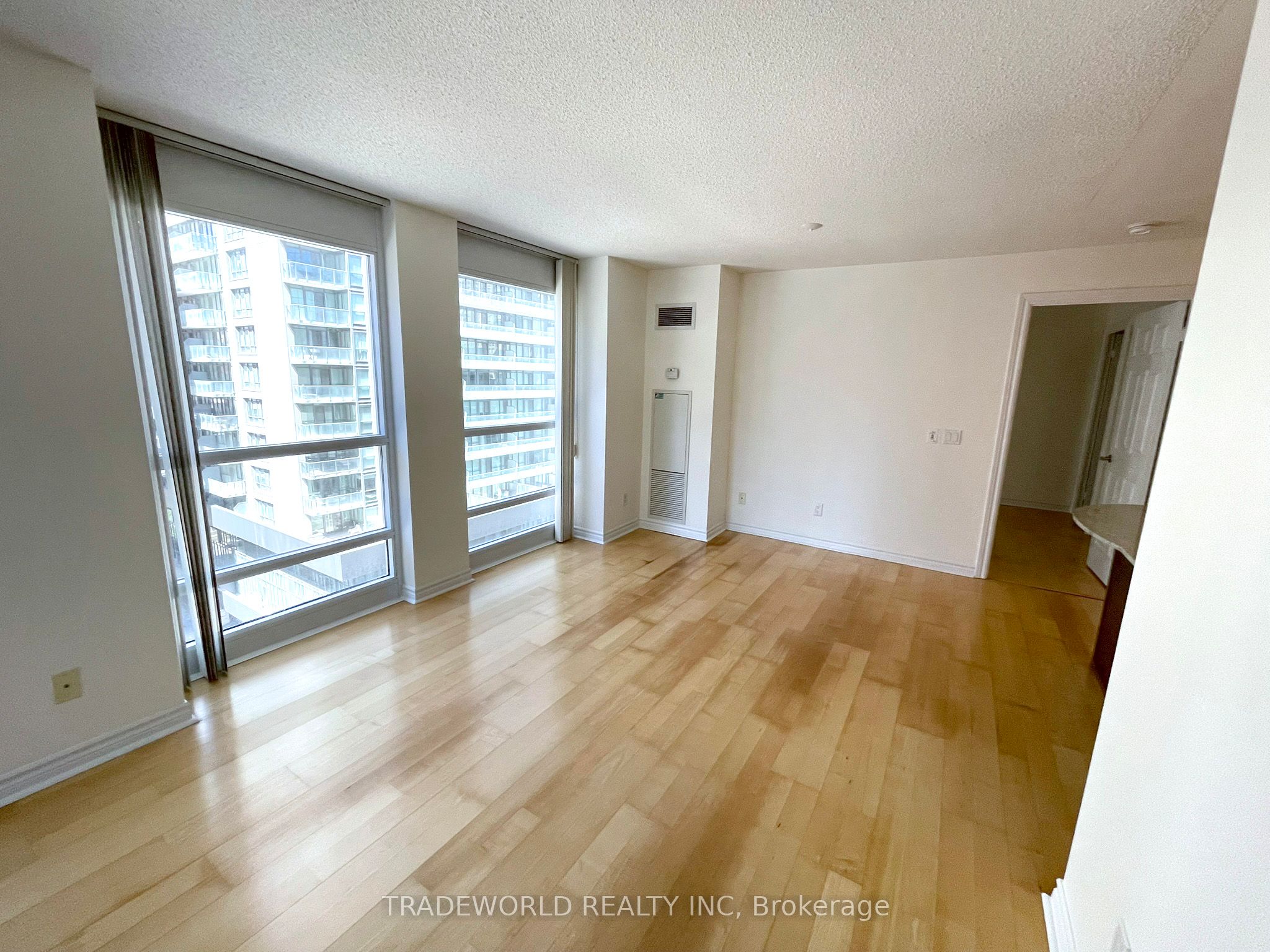Additional image 6 of 909-763 Bay Street, Toronto, ON, M5G 2R3