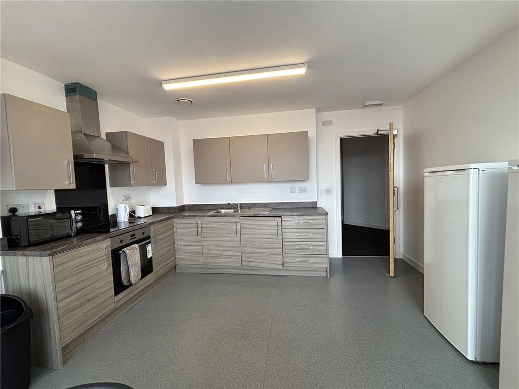 Additional image 3 of 9 bed flat to rentWellingborough Road, Northampton, Northamptonshire NN1