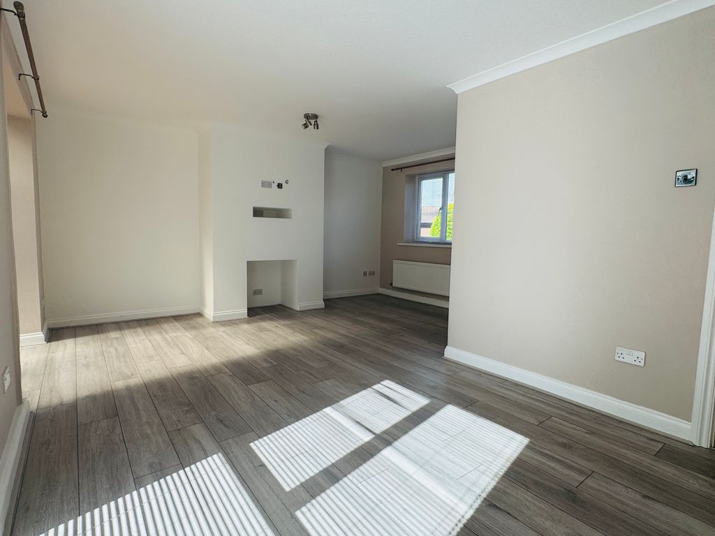 Additional image 3 of 4 bed property to rentPlas Penwern, Carmarthen SA31
