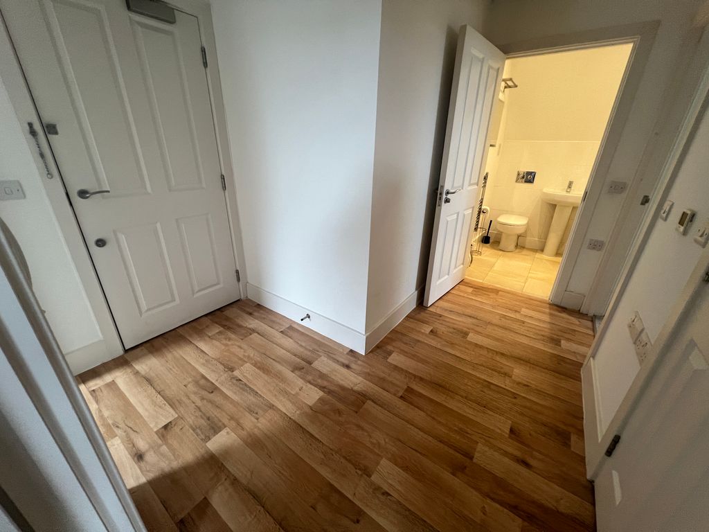 Additional image 9 of 2 bed flat to rentRockingham Road, Newbury RG14