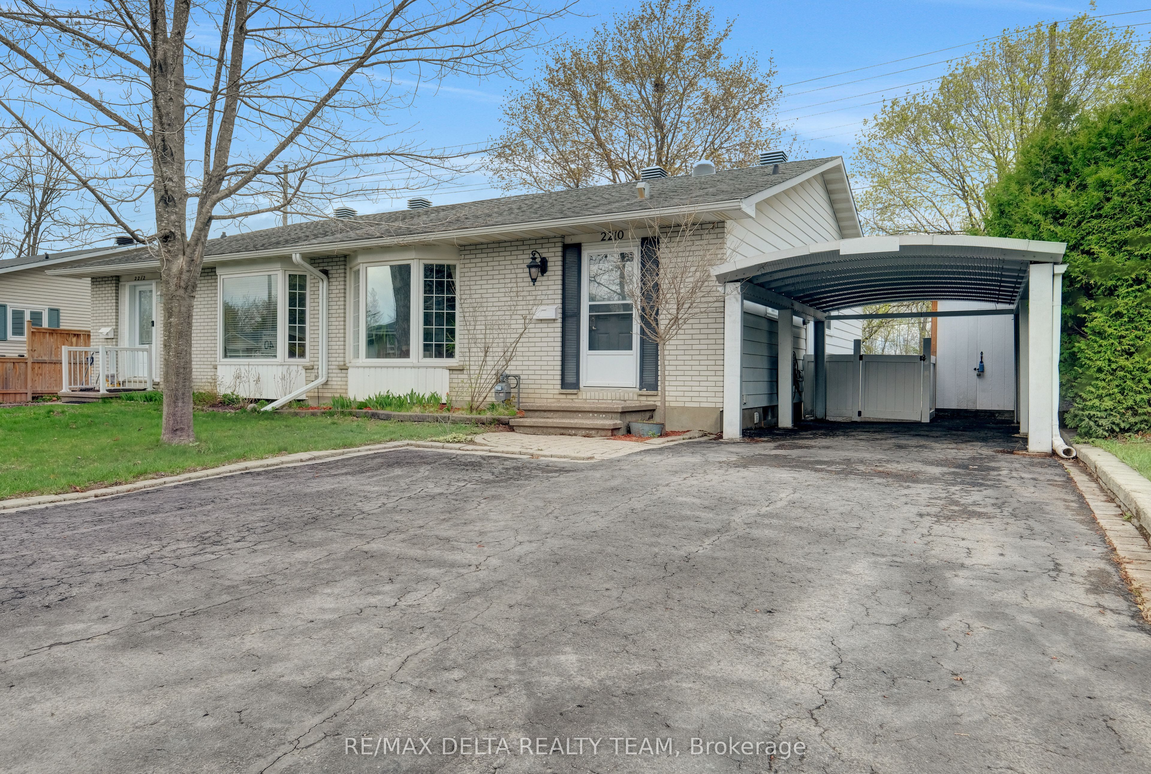 2210 Bickerton Avenue, Ottawa, ON, K1J 6Y3