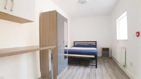 Link Road, Birmingham B16, Room to rent