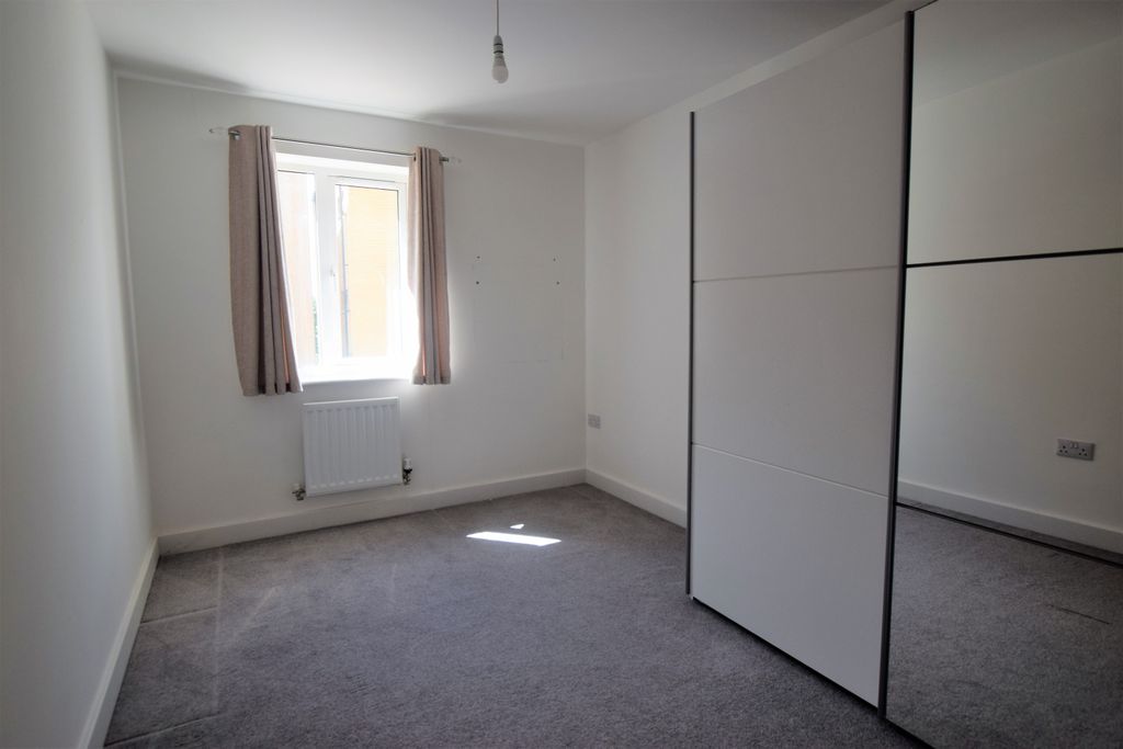 Additional image 5 of 2 bed flat to rentFirepool Crescent, Taunton, Somerset TA1