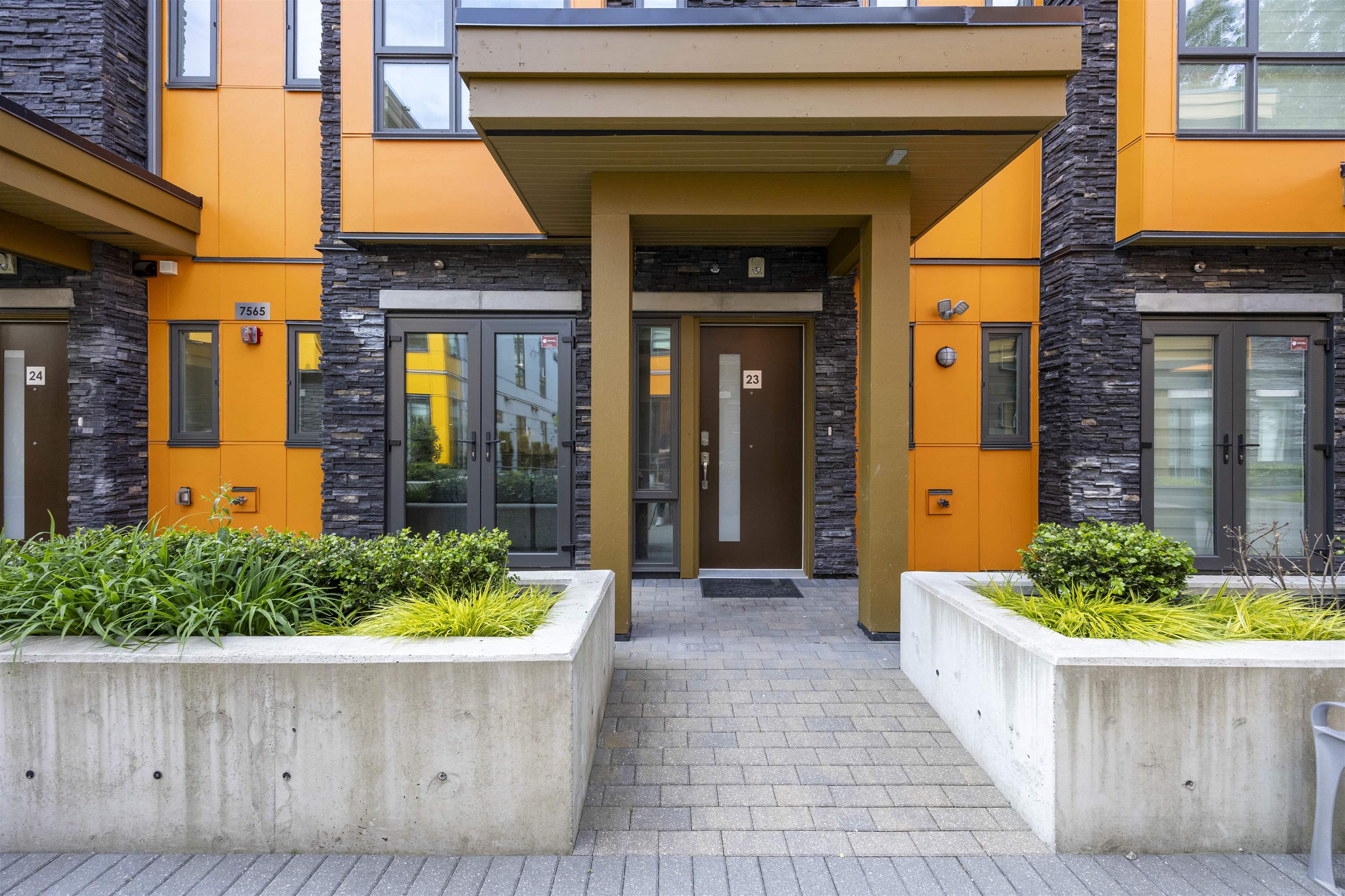 23-7565 Oak Street, Vancouver, BC, V6P 4A4