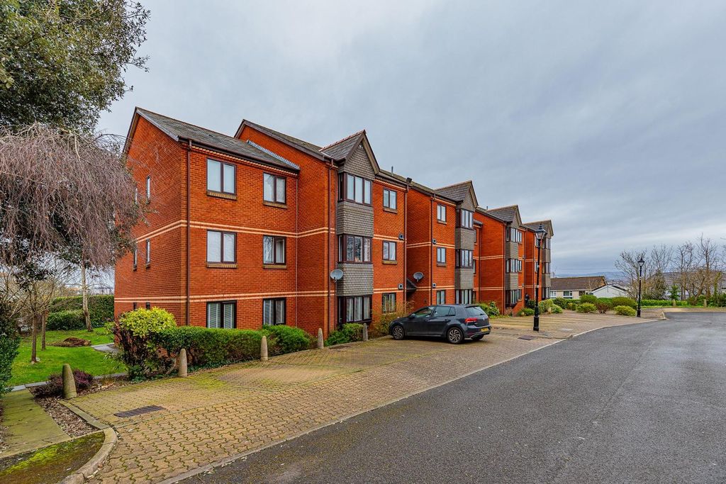 2 bed flat to rentMariners Heights, Penarth CF64