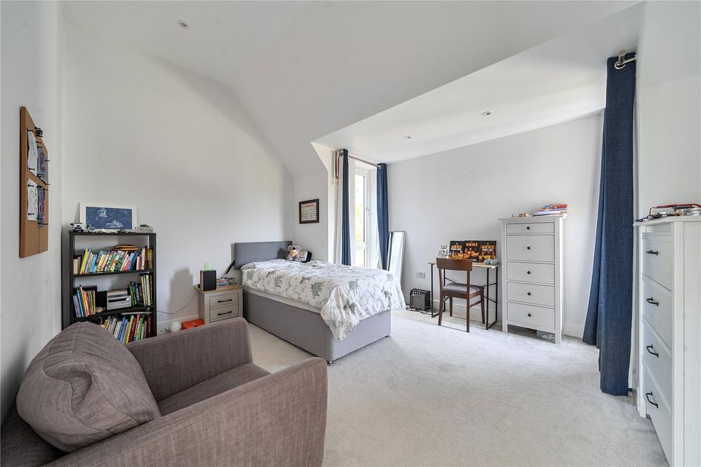 Additional image 9 of 5 bed detached house to rentCheriton Road, Winchester, Hampshire SO22