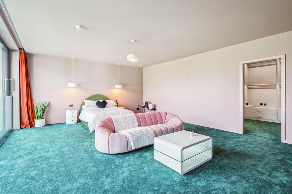 Additional image 19 of 5 bed detached house to rentLondon Road, Windlesham, Surrey GU20
