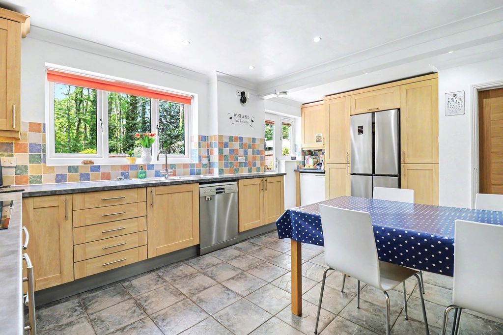 Additional image 2 of 6 bed detached house for saleBritannia Gardens, Hedge End SO30