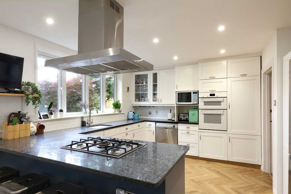 Additional image 8 of 6 bed detached house for saleGregories Road, Beaconsfield, Buckinghamshire HP9