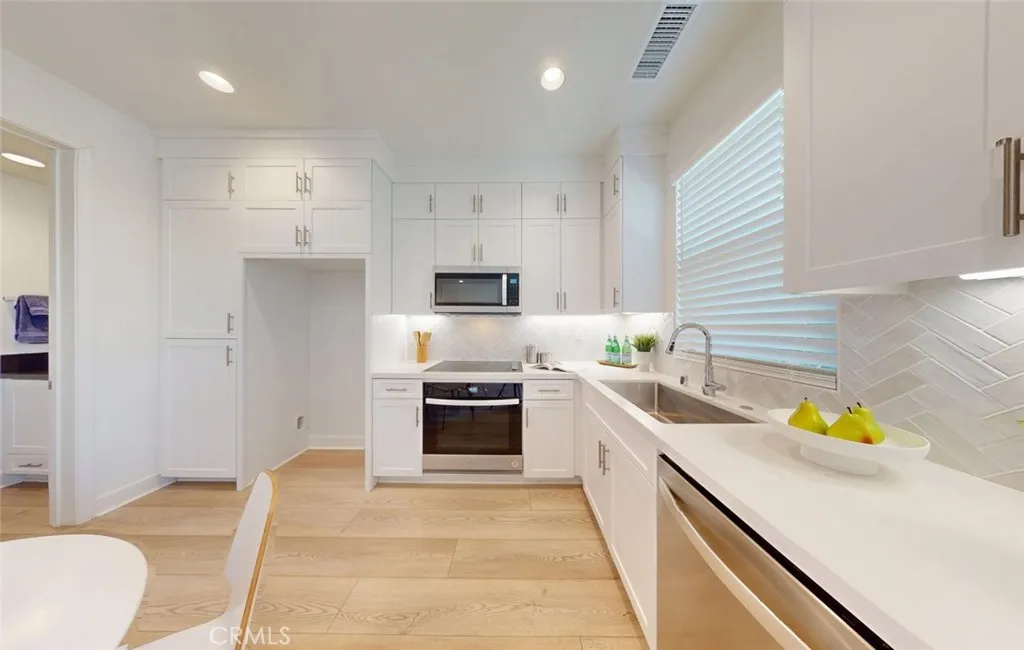 17536 Cameron Lane Unit 105, Huntington Beach, CA 92647 photo 5