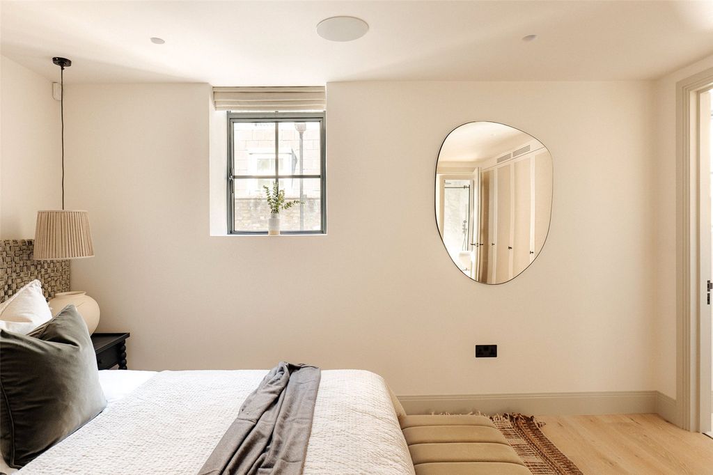 Additional image 18 of 4 bed mews to rentBridstow Place, Notting Hill, London W2