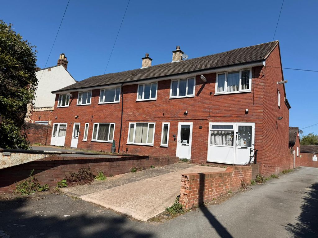 Additional image 2 of 8 bed flat to rentComberton Road, Kidderminster DY10