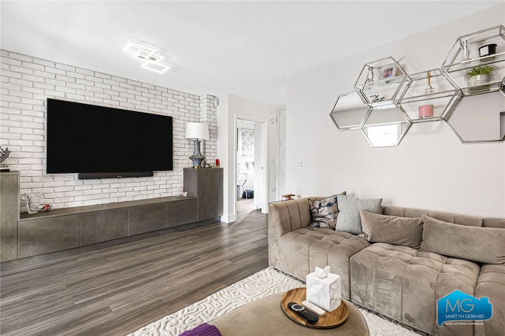 Additional image 6 of 4 bed semi-detached house to rentBunns Lane, Mill Hill, London NW7