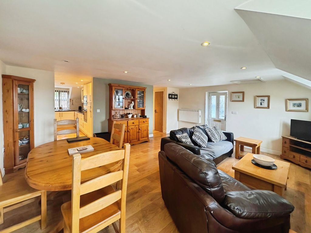 2 bed flat to rentLlanishen, Chepstow NP16 photo 4