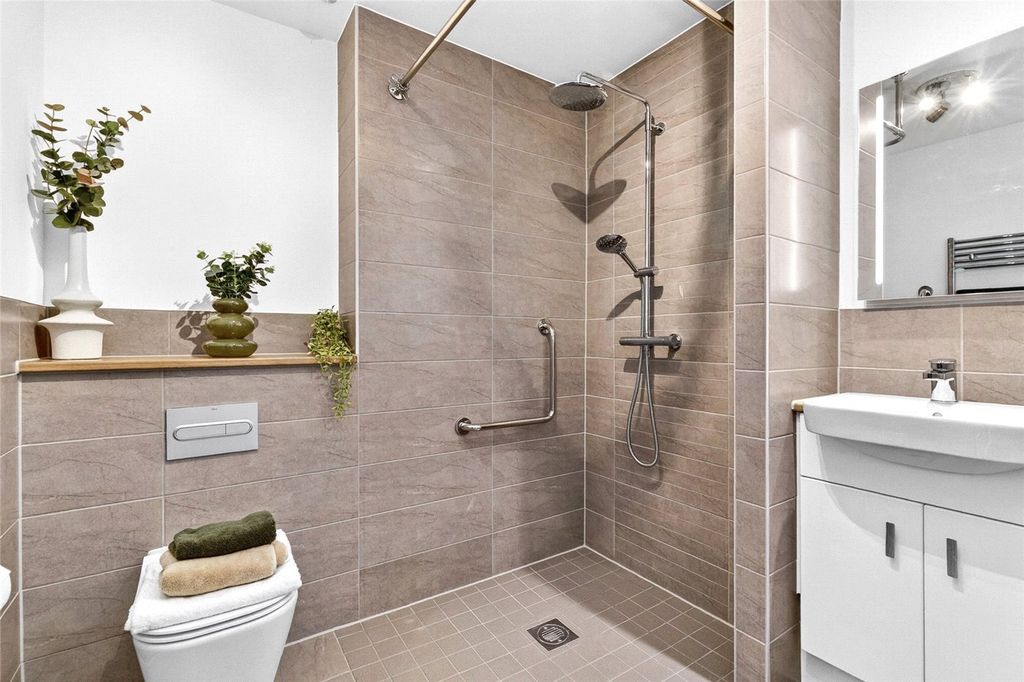 Additional image 12 of 1 bed property to rentQueens Road, Weybridge, Surrey KT13