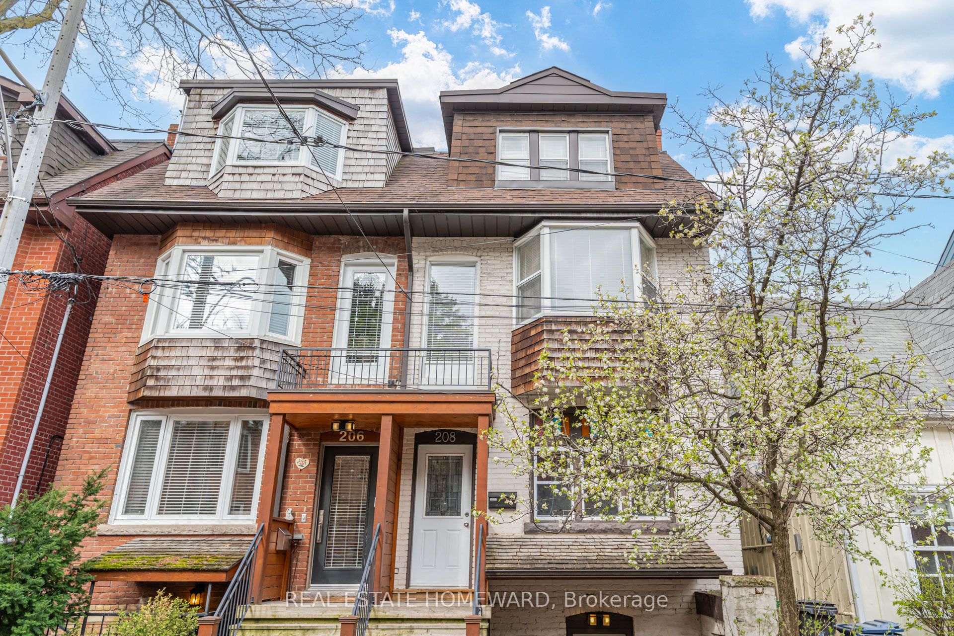 Upper-208 Ontario Street, Toronto, ON, M5A 2V5