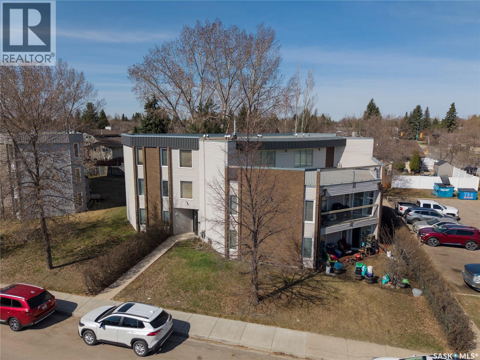 303 302 Tait CRESCENT