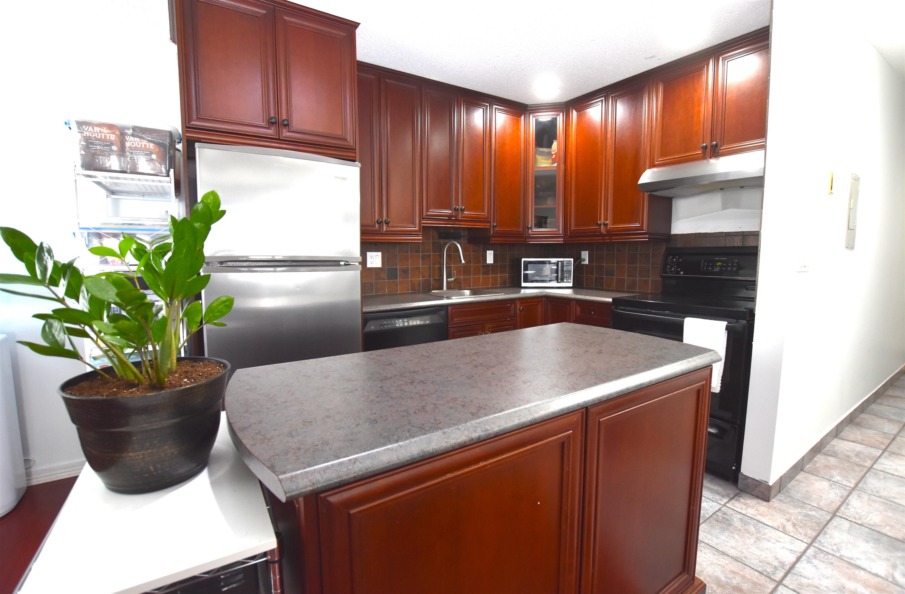 Additional image 3 of 201-1320 Fir Street, White Rock, BC, V4B 4B2