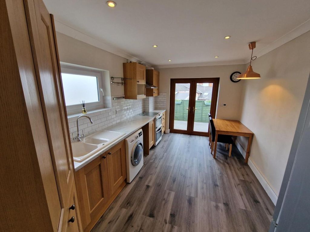 Additional image 3 of 2 bed flat to rentArcot Street, Penarth CF64