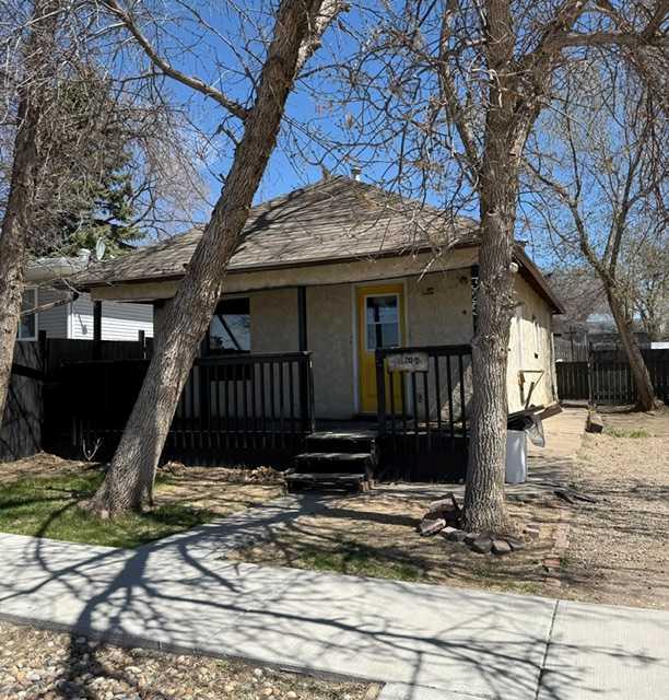 325 4 Street SE, Redcliff, AB, T0J 2P0