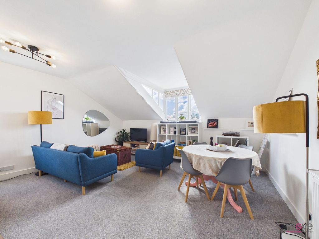 Additional image 3 of 2 bed flat for salePittville Crescent, Cheltenham GL52