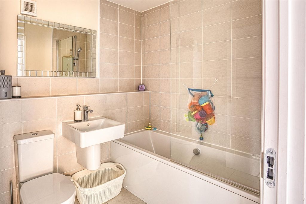 Additional image 6 of 3 bed detached house to rentRadcliffe Way, Littleover, Derby DE23