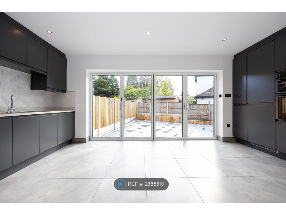 Additional image 15 of 5 bed semi-detached house to rentBeresford Crescent, Newcastle-Under-Lyme ST5