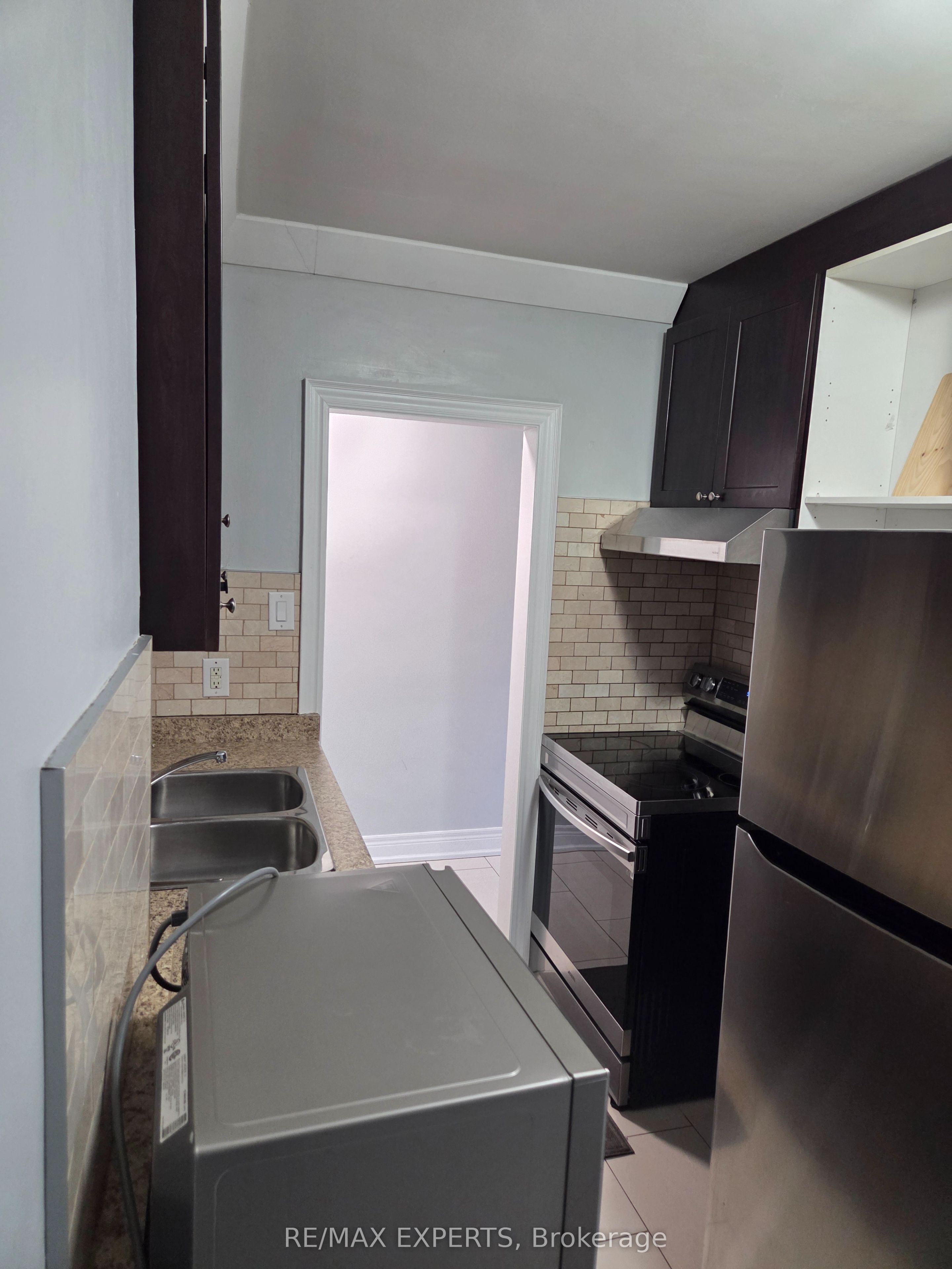 Additional image 2 of 1-21 Scarlett Road, Toronto, ON, M6N 4J5