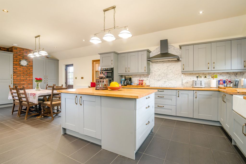Additional image 6 of 8 bed bungalow for saleLlandenny, Usk, Monmouthshire NP15