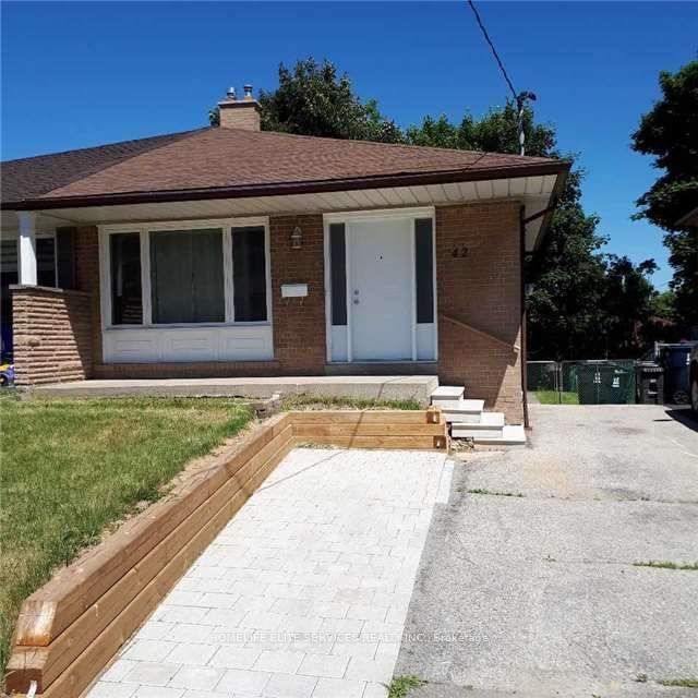 42 Pender Crescent, Toronto, ON, M1T 2M7