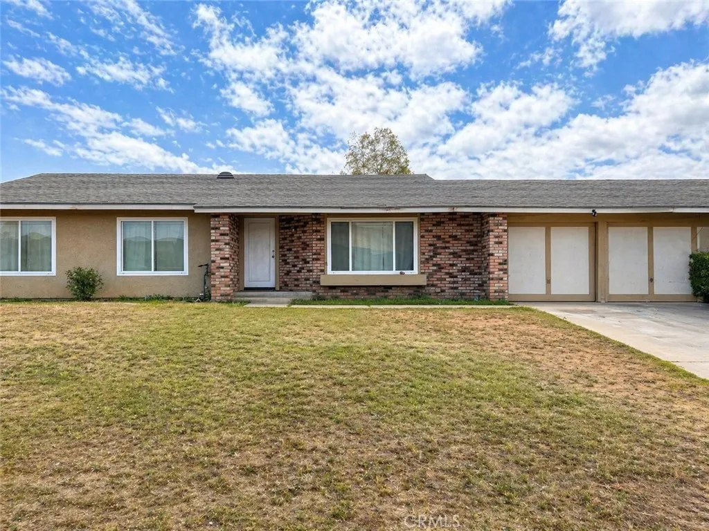 8524 Red Mesa Dr, Jurupa Valley, CA 92509