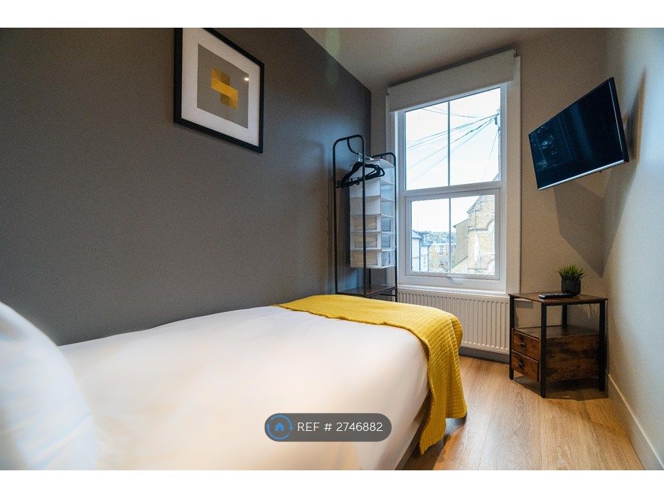 Additional image 19 of 3 bed flat to rentPriory Road, High Wycombe HP13