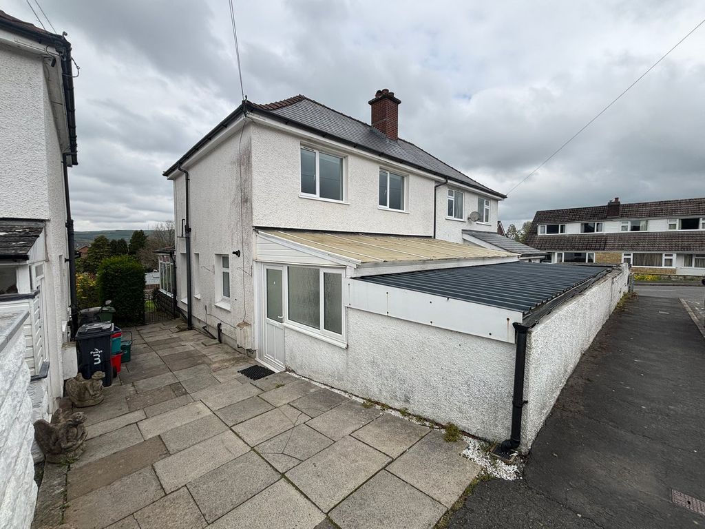 3 bed semi-detached house to rentOxford Avenue, Llandrindod Wells LD1