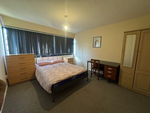 Saxelby Close, Birmingham B14, Room to rent