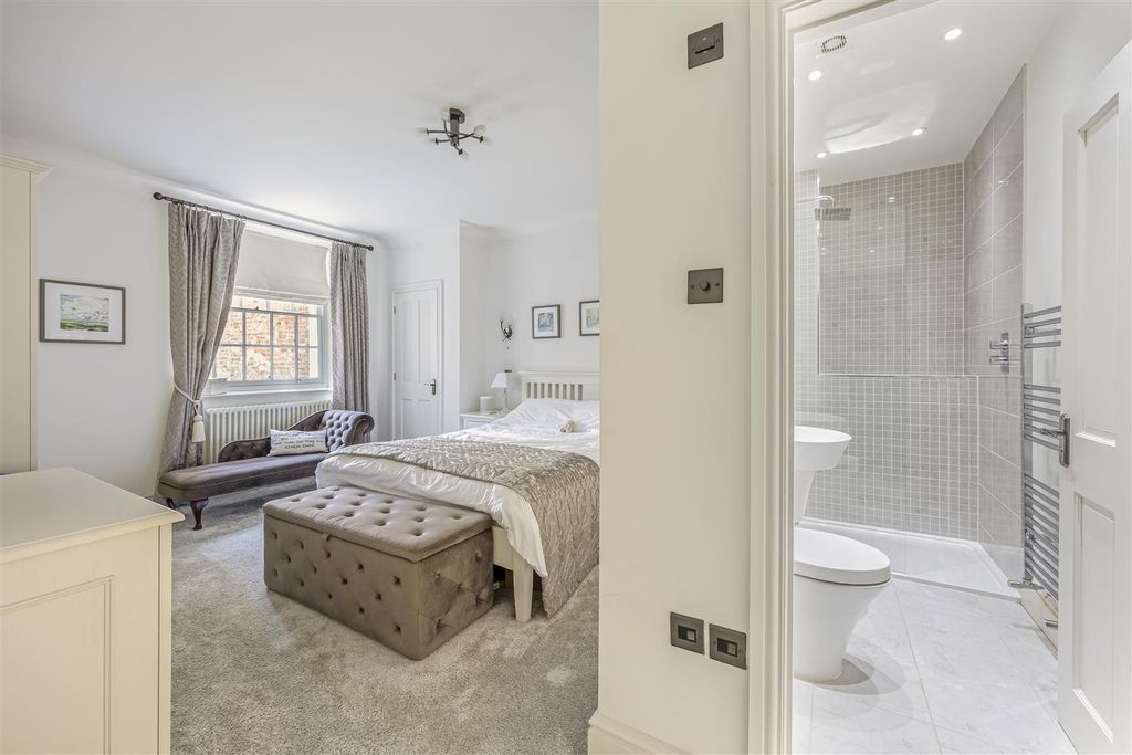 Additional image 10 of 3 bed flat for saleLansdown Terrace, Malvern Road, Cheltenham GL50