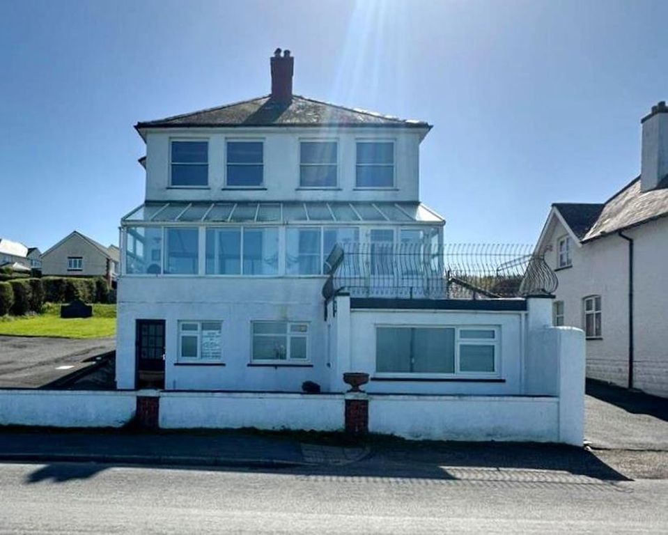 3 bed flat to rentThree Bedroom Flat, Borth SY24