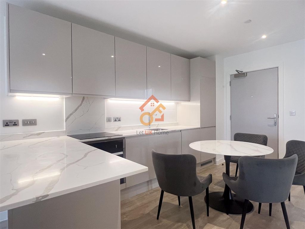 Additional image 4 of 2 bed flat to rentFifty5Ive, 55 Queen Street, Salford M3
