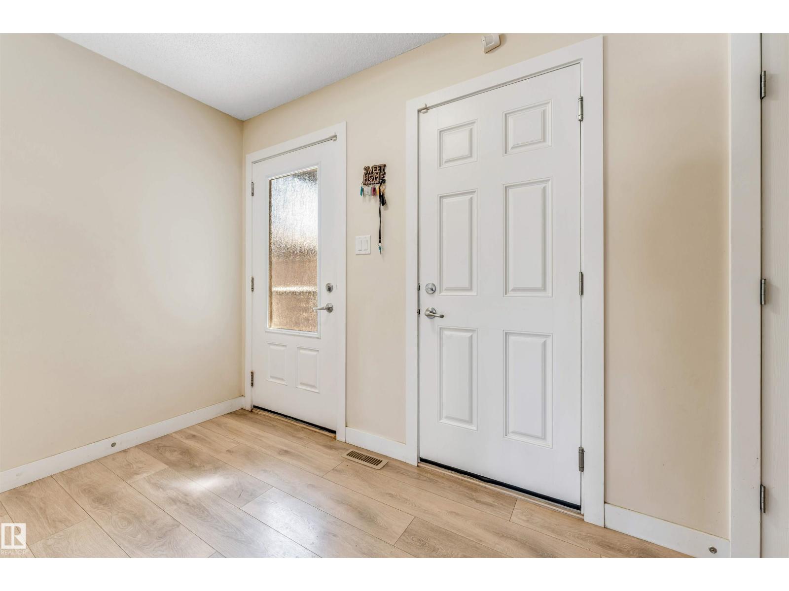 Additional image 3 of 1715 27 Street NW, Edmonton, AB, T6T2G6