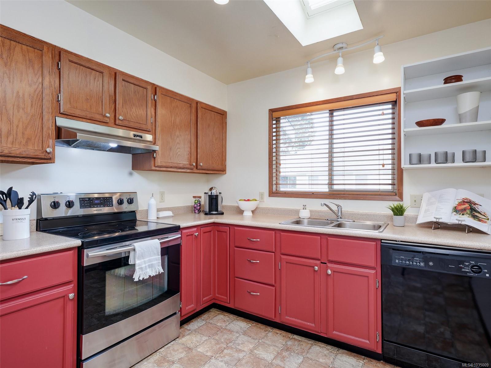 Additional image 5 of 20-2020 White Birch Road, Sidney, BC, V8L 2R1