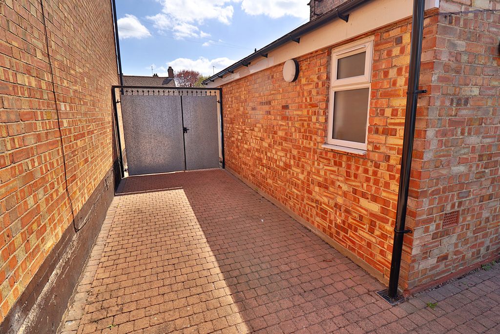 Additional image 12 of 3 bed semi-detached house to rentWestbrook Park Road, Peterborough PE2