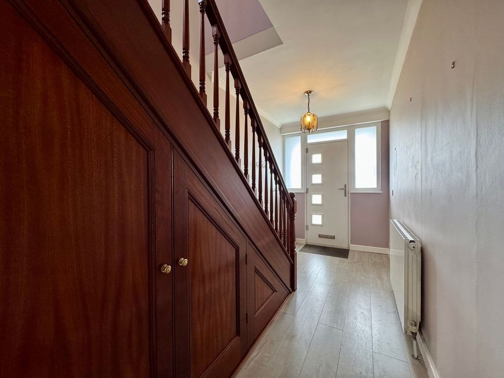 Additional image 7 of 3 bed property to rent13 Pied Du Cotil, St Helier JE2