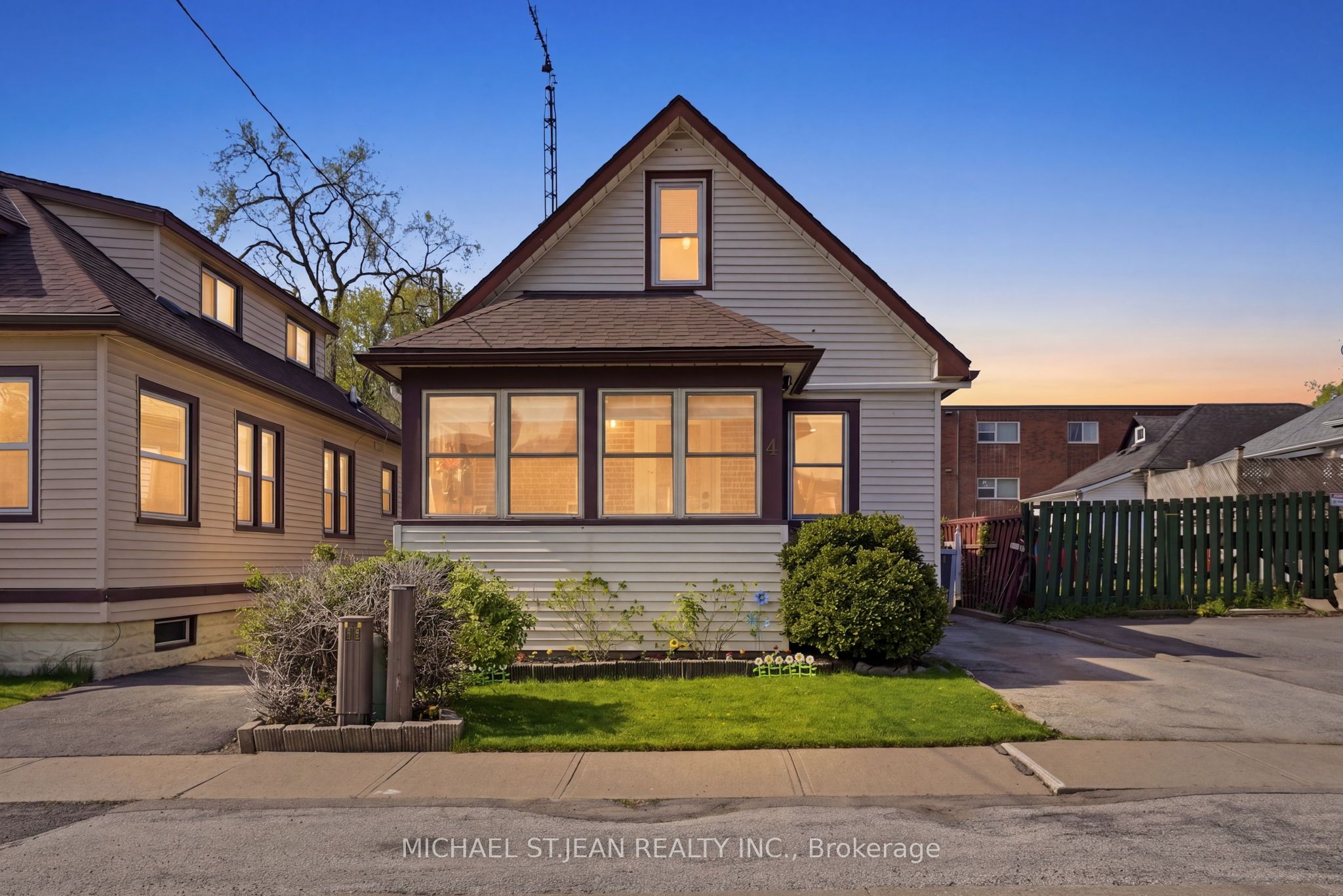 4 Manning Street, St. Catharines, ON, L2R 1H9
