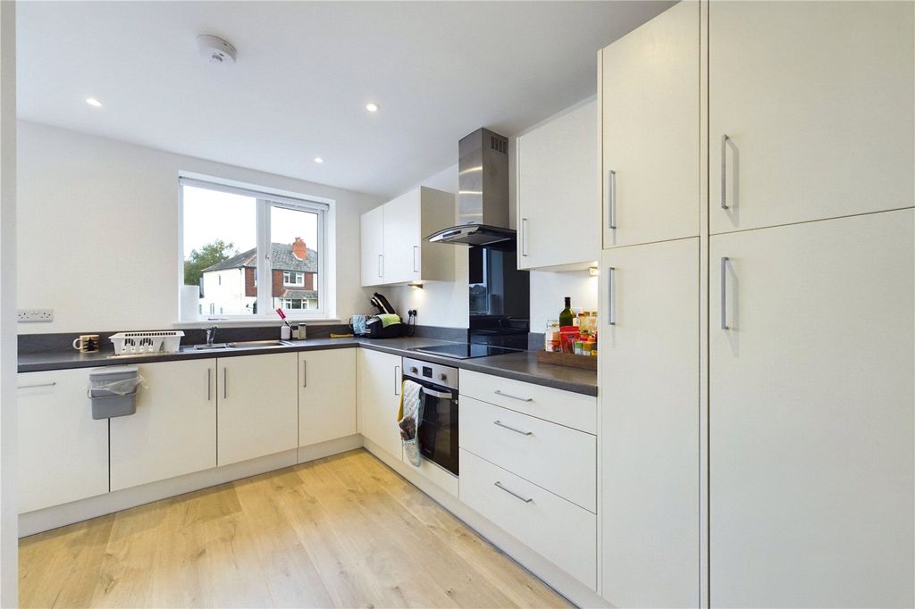 Additional image 3 of 3 bed town house to rentTurnpike Road, Newbury, Berkshire RG14