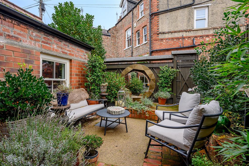 Additional image 21 of 4 bed town house for saleAlbemarle Road, York YO23
