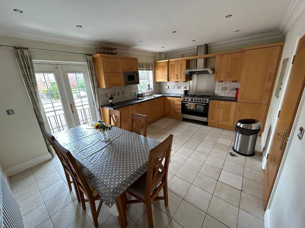 Additional image 3 of 4 bed detached house to rentCarisbrooke Road, Leeds, West Yorkshire LS16