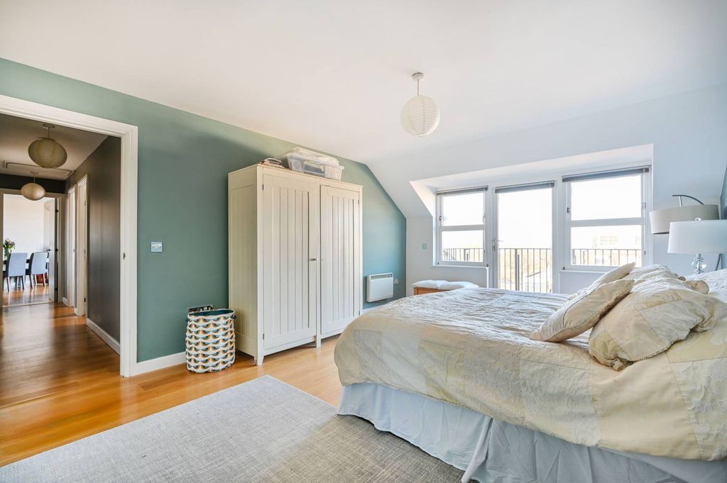 Additional image 7 of 3 bed flat to rentSydenham Road, Guildford GU1