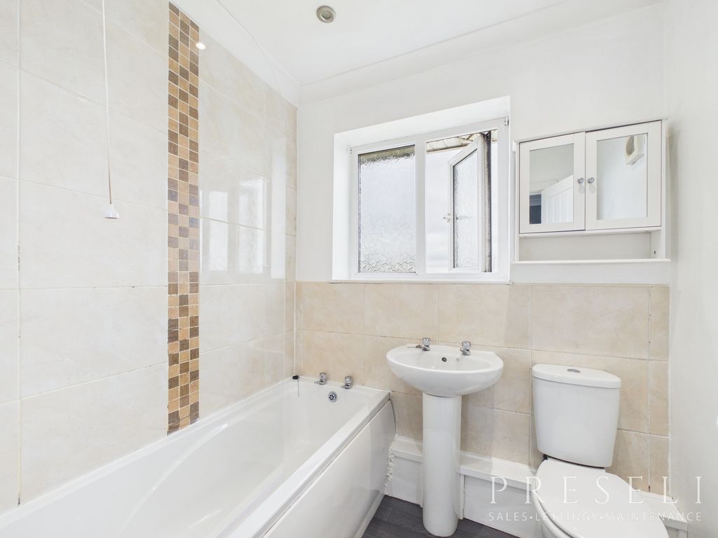 Additional image 13 of 3 bed semi-detached house to rentThe Close, Johnston, Haverfordwest, Pembrokeshire SA62