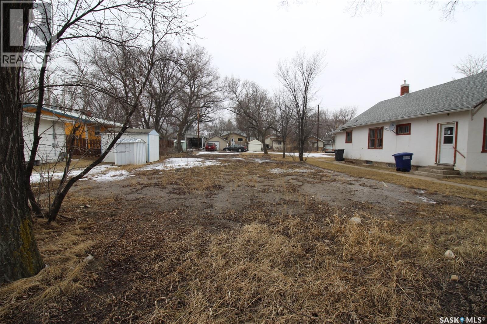 423 1st STREET W