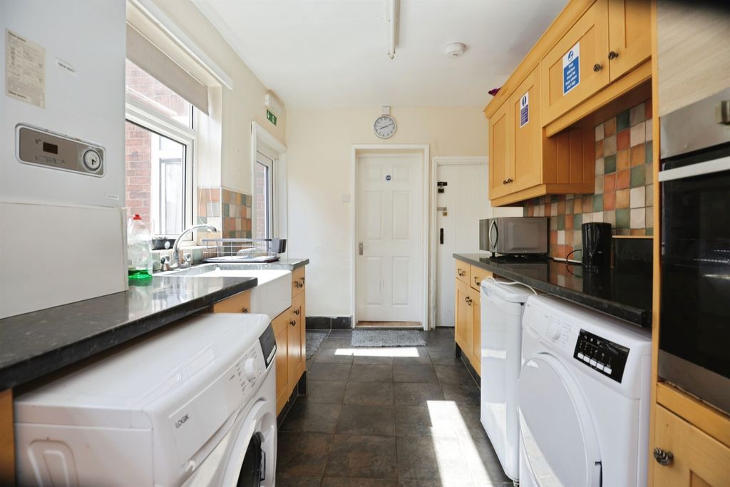 Additional image 4 of 3 bed flat to rentMilitary Road, Northampton NN1